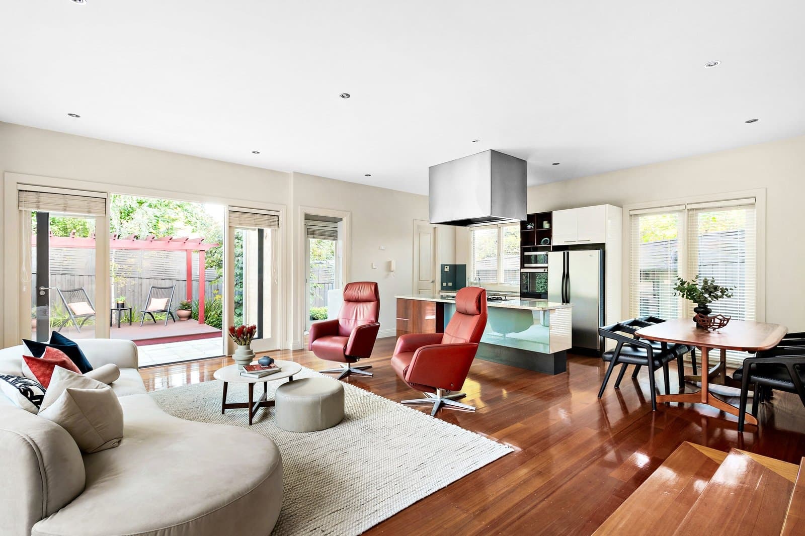 2/17 Dickens Street, Glen Iris - Thumbnail 2
