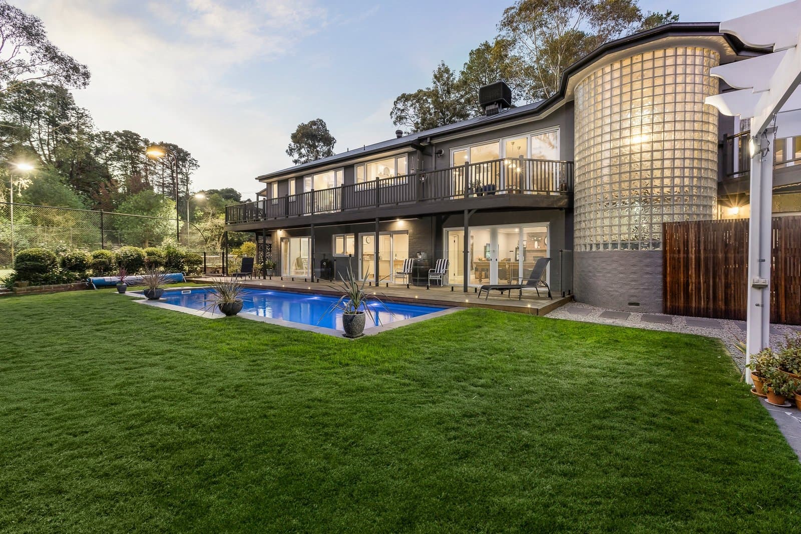 93-95 Gosford Court, Park Orchards - Thumbnail 3