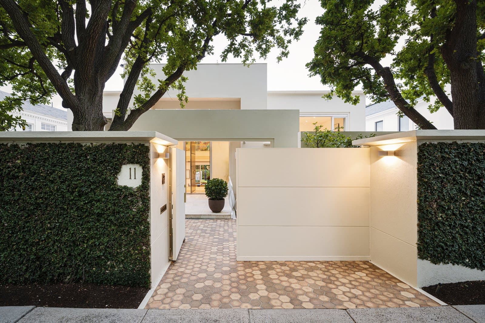 11 Robertson Street, Toorak - Thumbnail 4