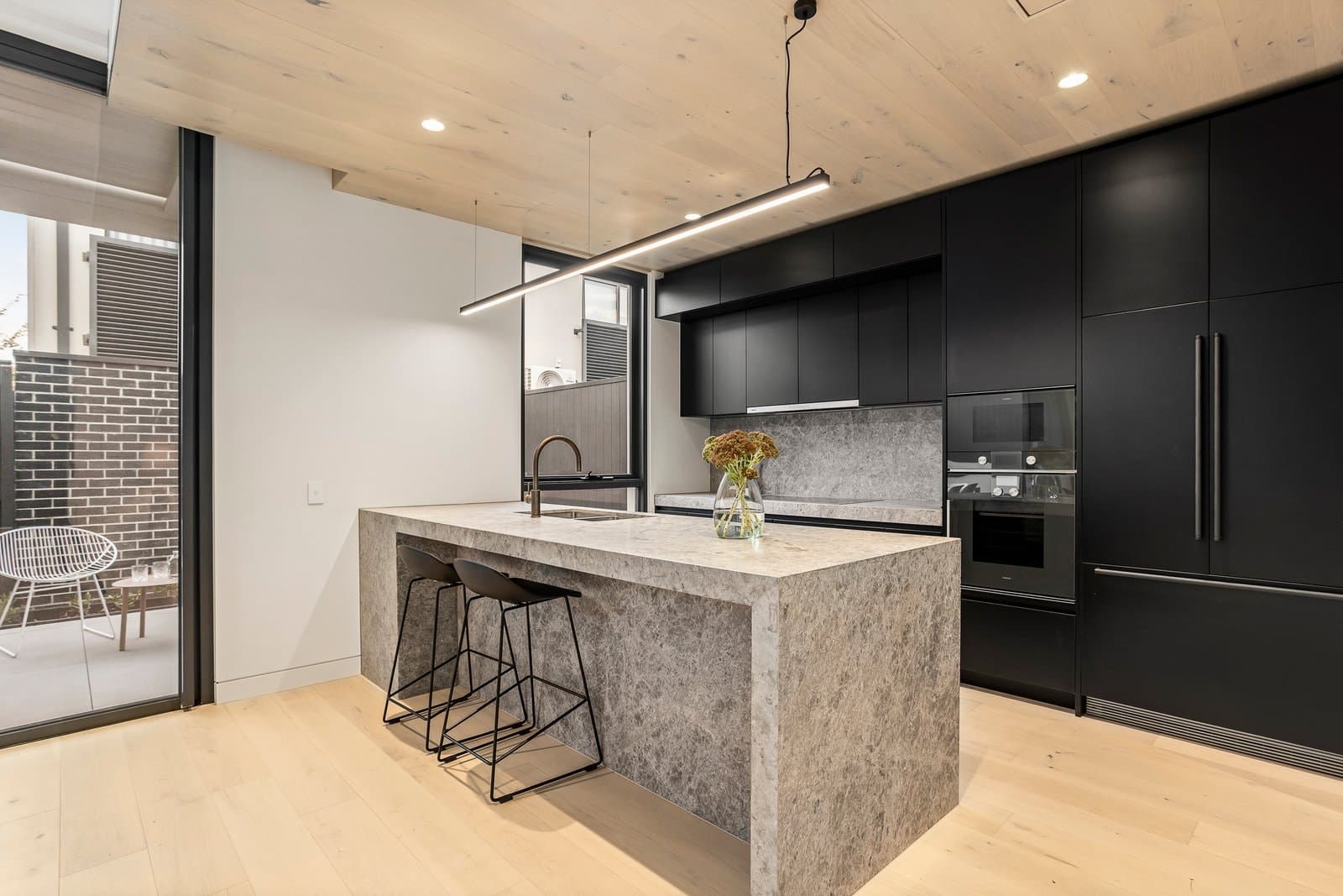 2 Tara Avenue, Kew - Thumbnail 2