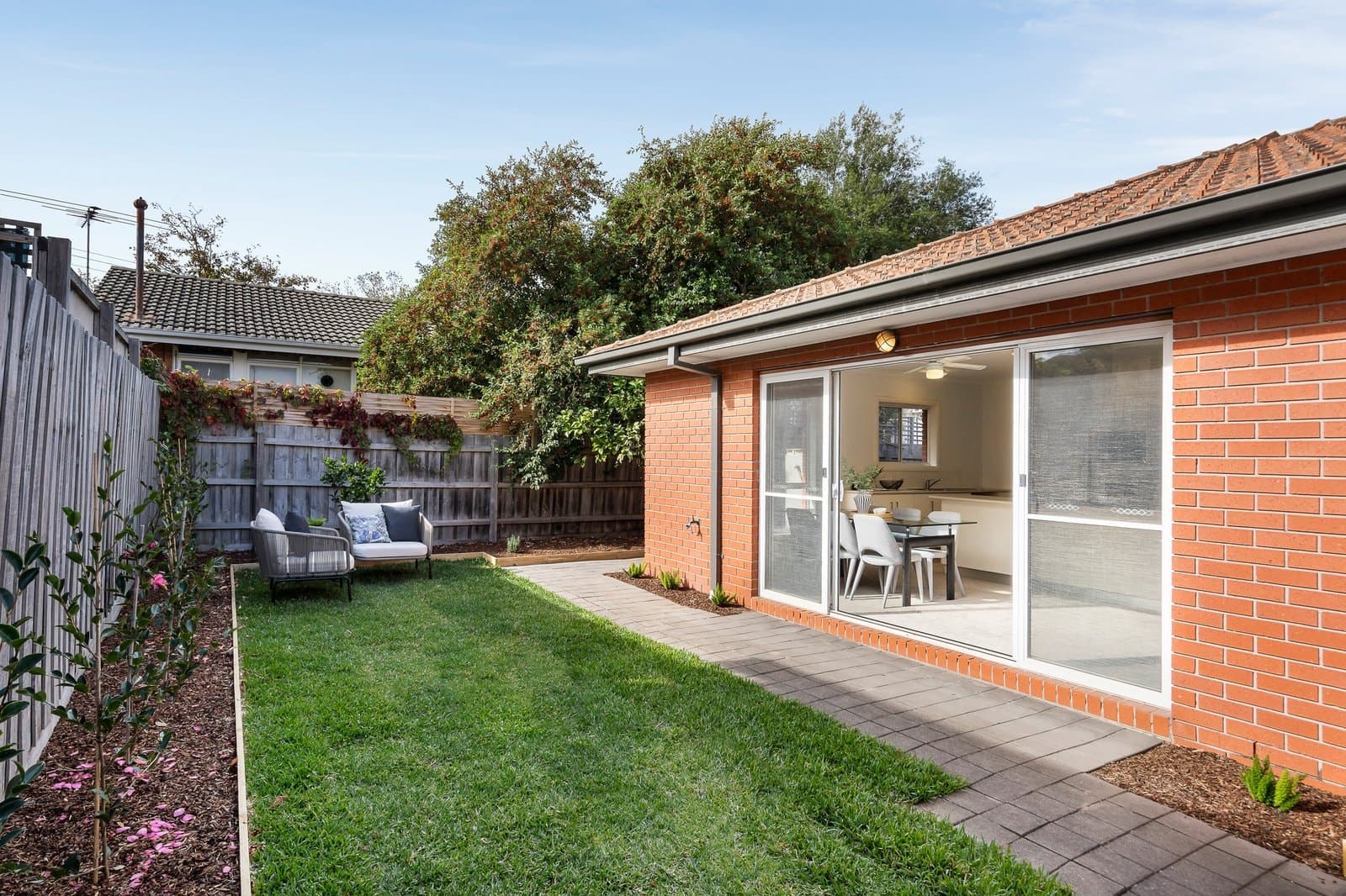 2/10 Clapham Road, Hughesdale - Thumbnail 2