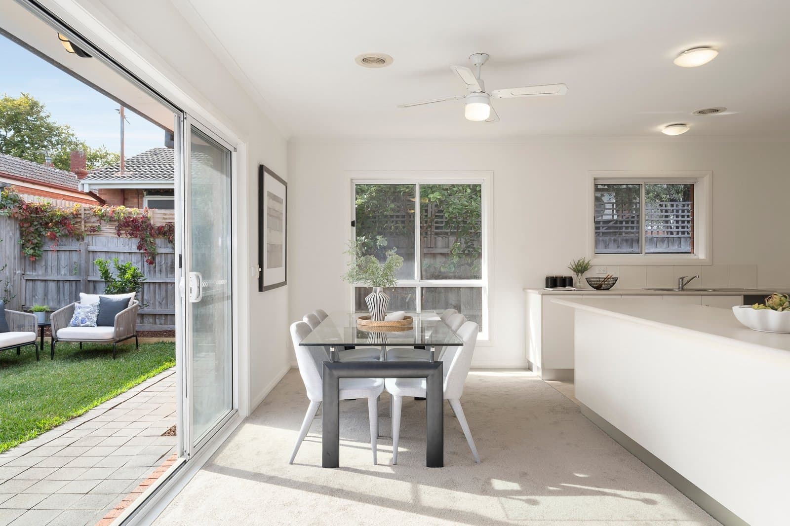 2/10 Clapham Road, Hughesdale - Thumbnail 3