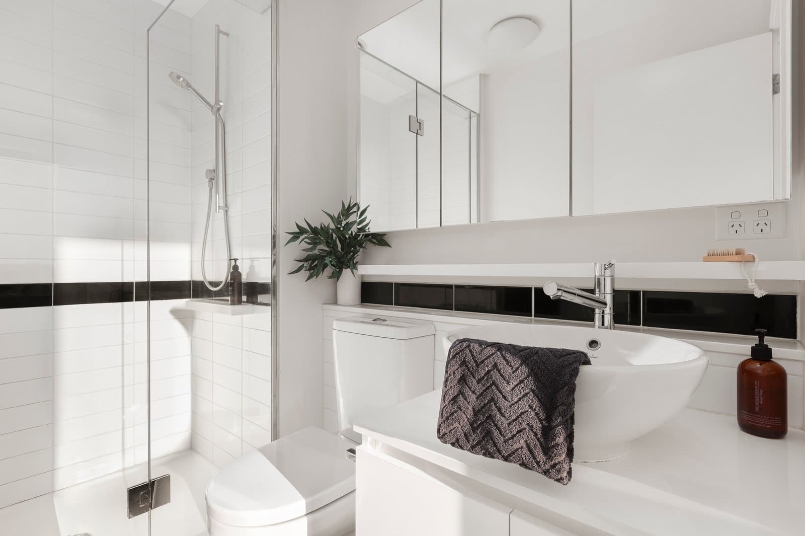 2513/350 William Street, Melbourne - Thumbnail 3