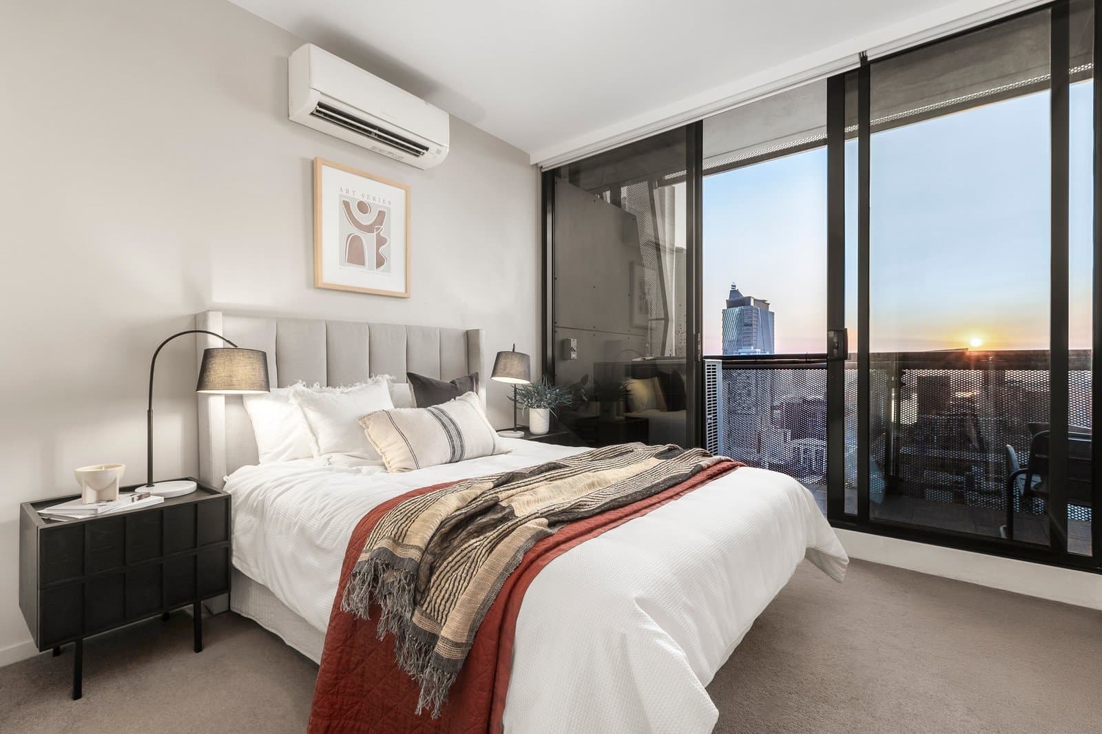 2513/350 William Street, Melbourne - Thumbnail 4