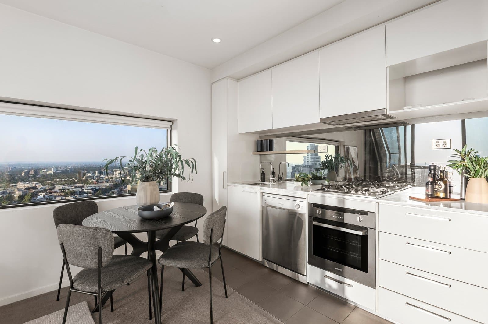 2513/350 William Street, Melbourne - Thumbnail 6