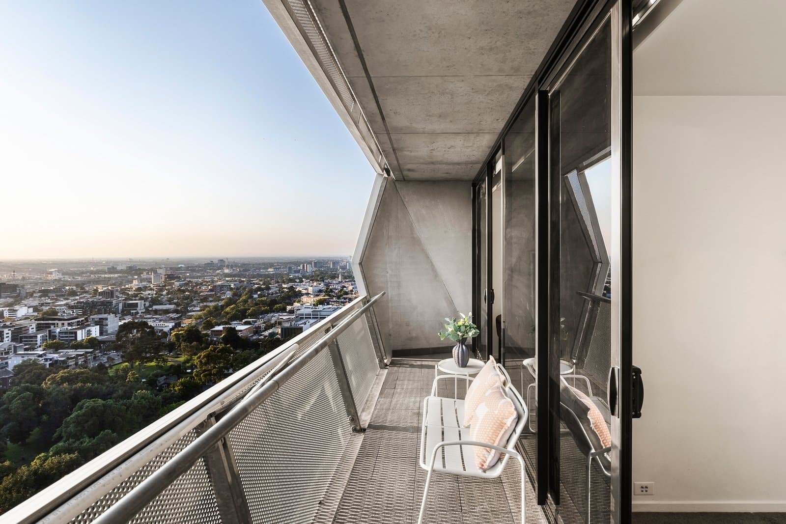 2513/350 William Street, Melbourne - Thumbnail 7