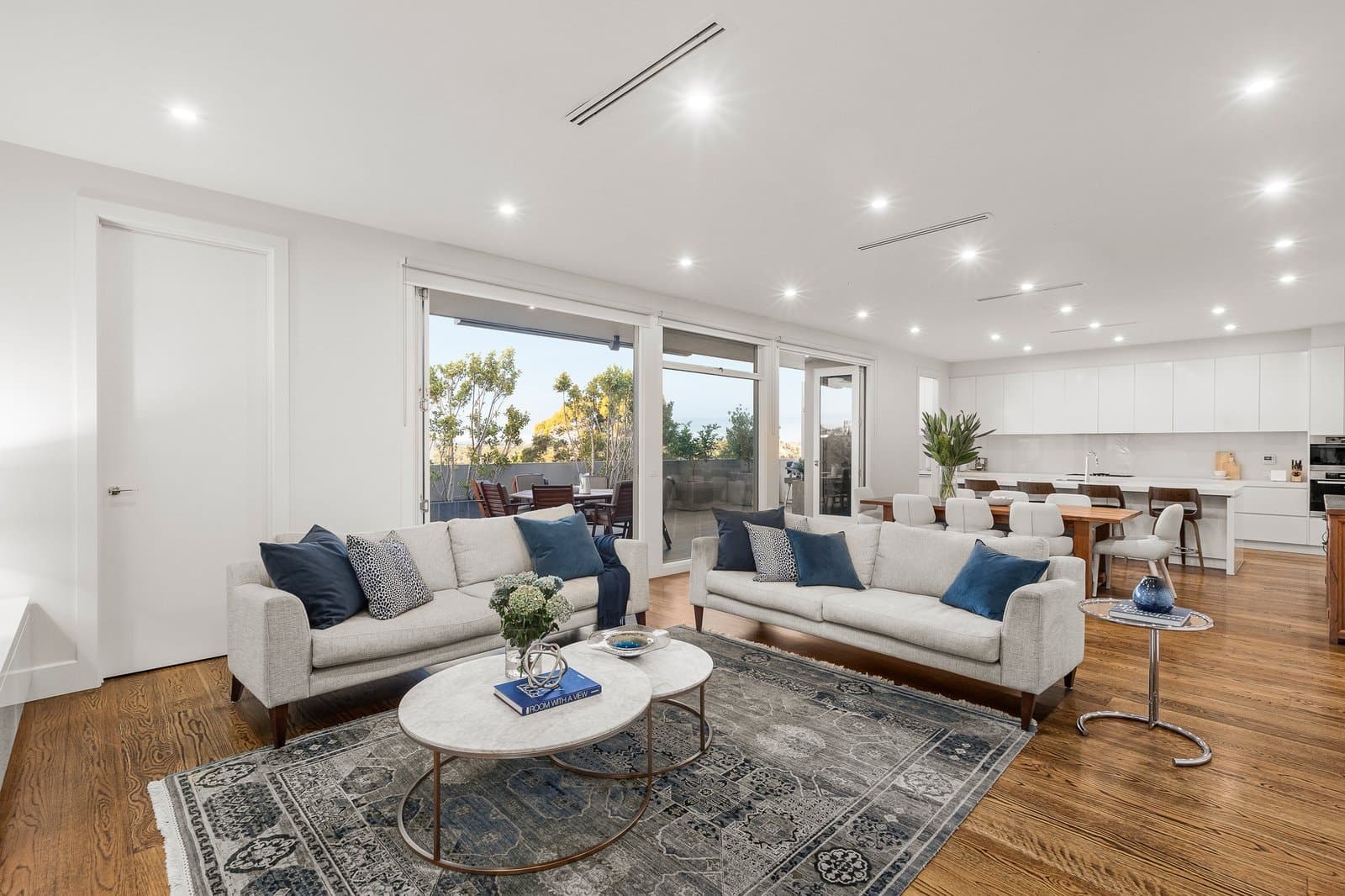 Penthouse 1174 Malvern Road, Malvern - Thumbnail 2