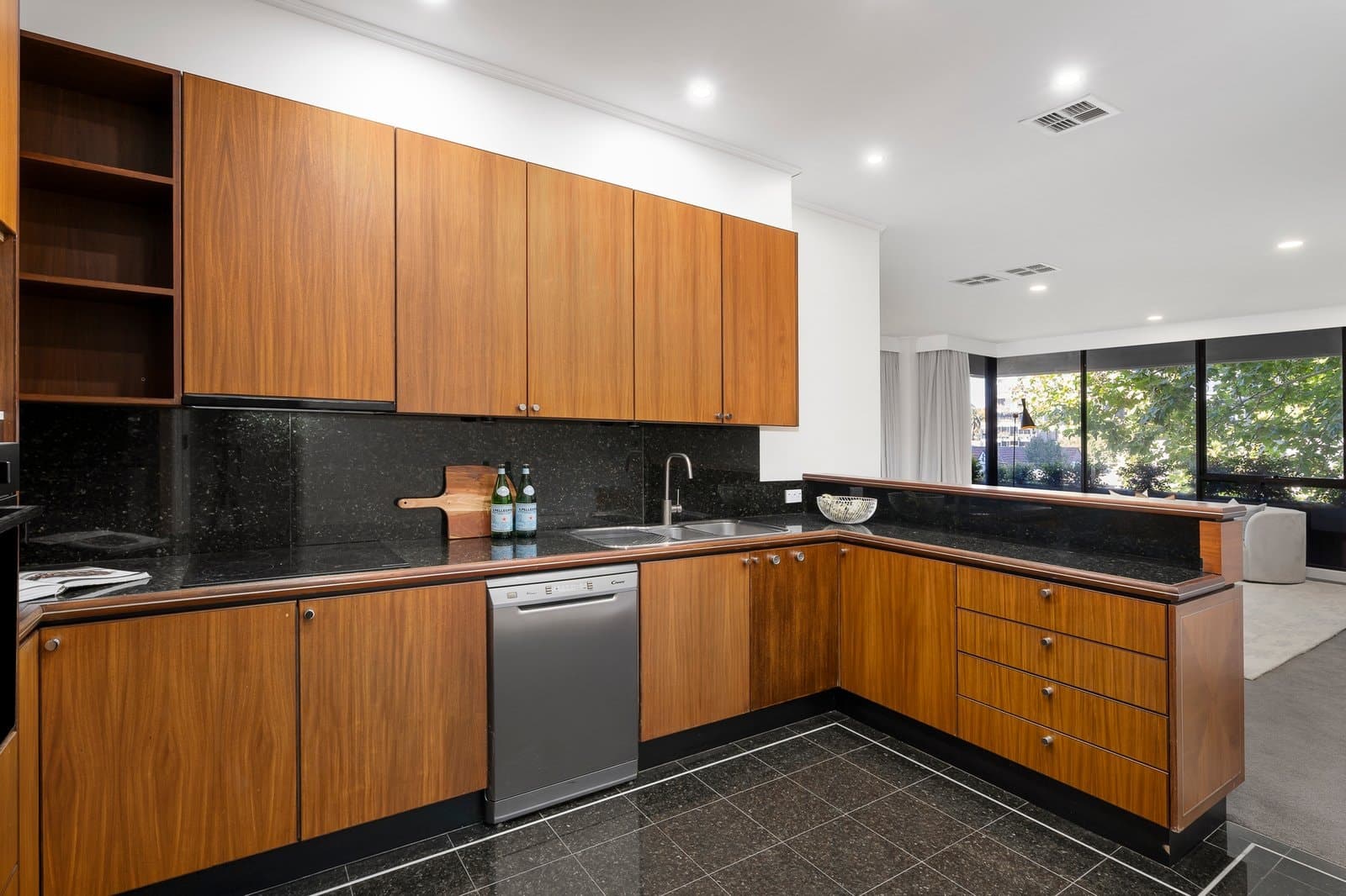 2/286 Toorak Road, South Yarra - Thumbnail 5