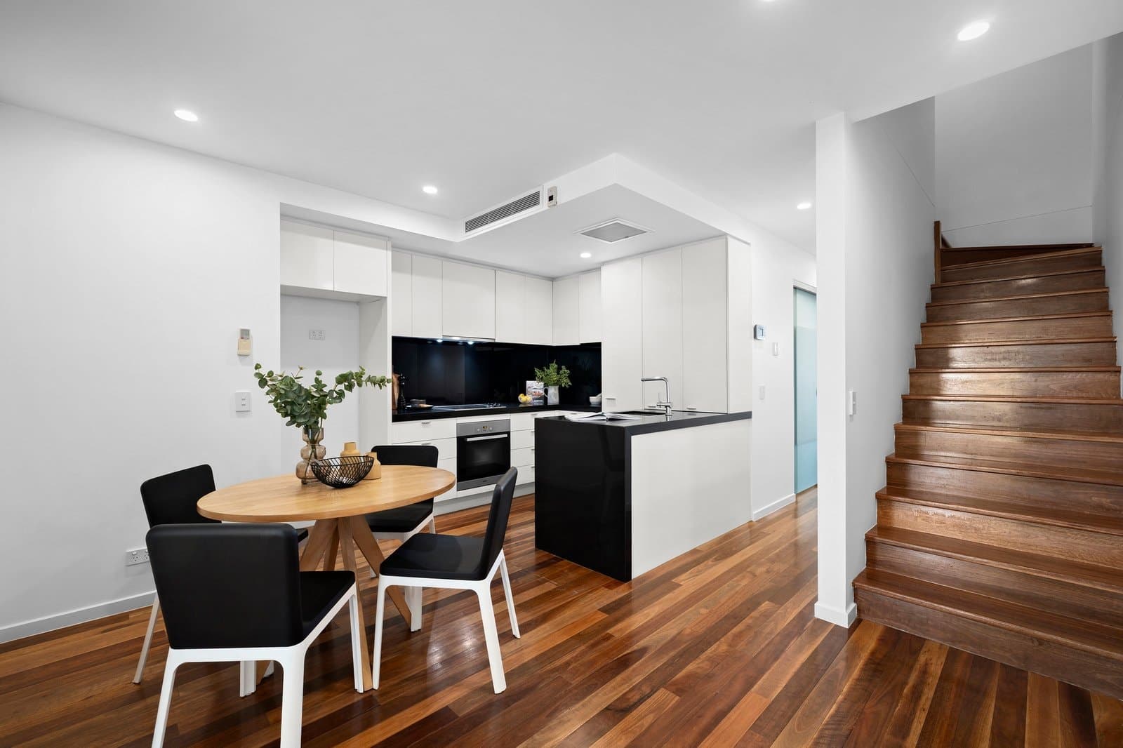 304/2 Albert Street, St Kilda - Thumbnail 3