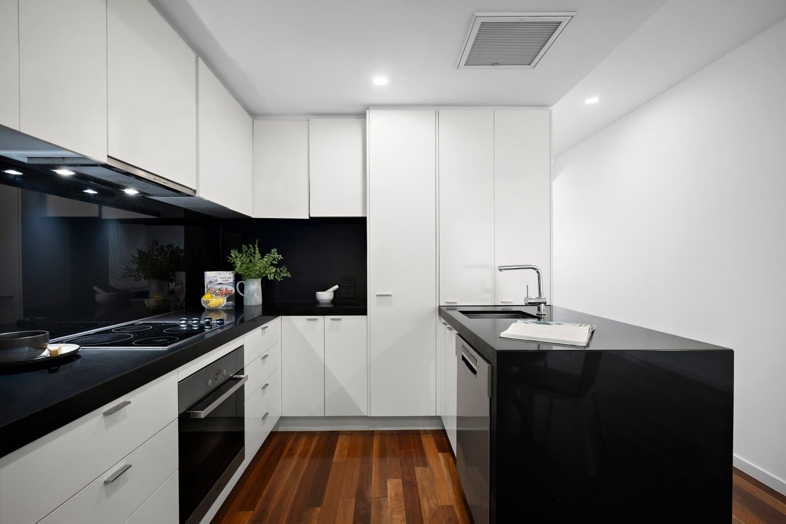 304/2 Albert Street, St Kilda - Thumbnail 4