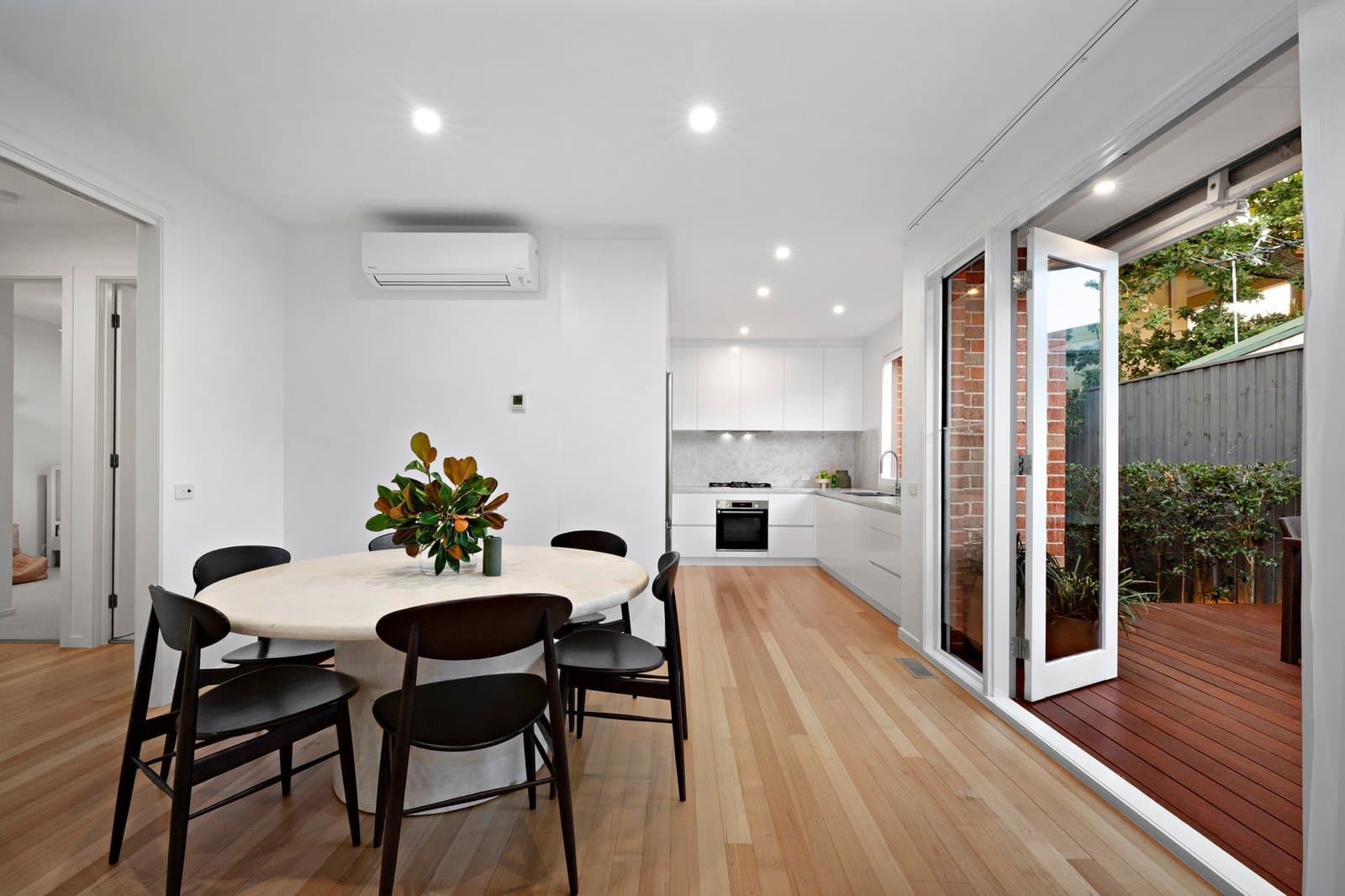 2/1 Bowen Street, Malvern East - Thumbnail 2
