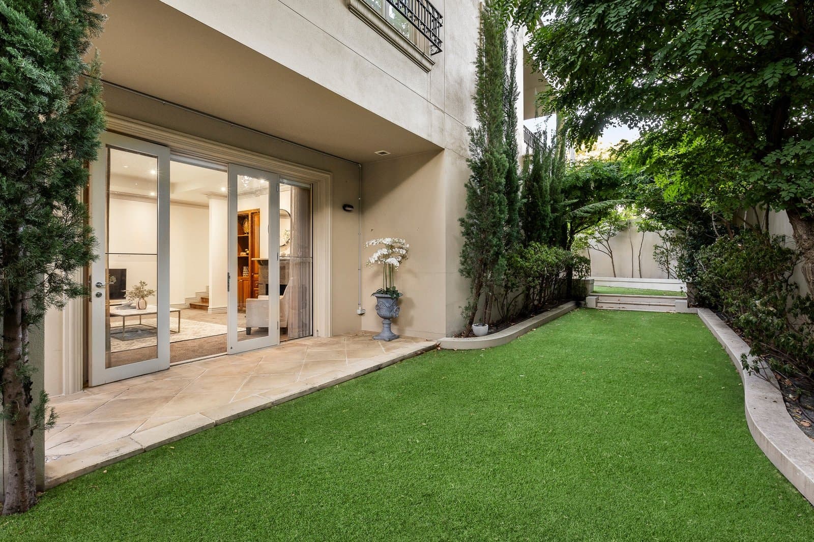 74 St Georges Road, Toorak - Thumbnail 2
