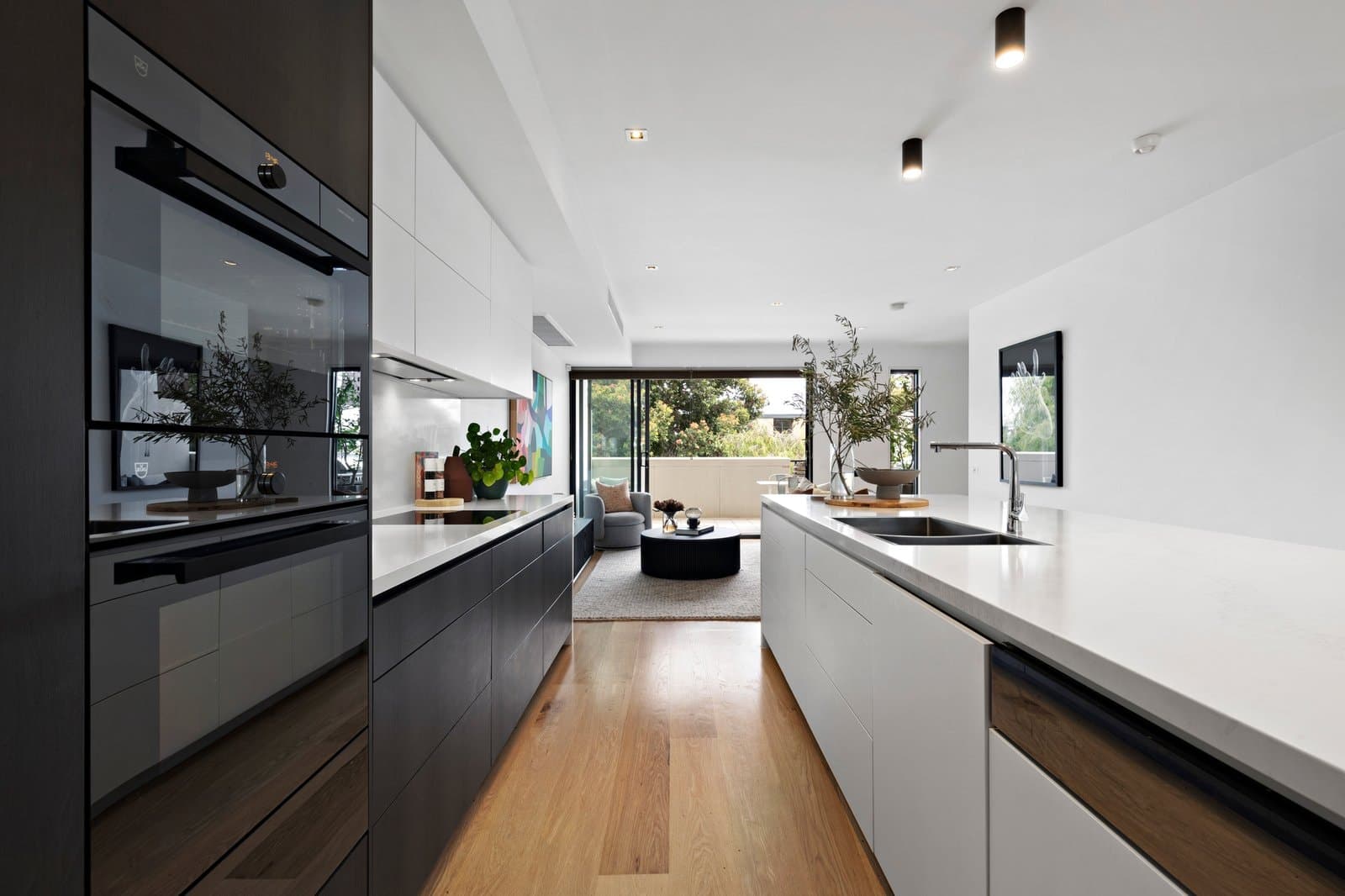 33 Danks Street, Albert Park - Thumbnail 3