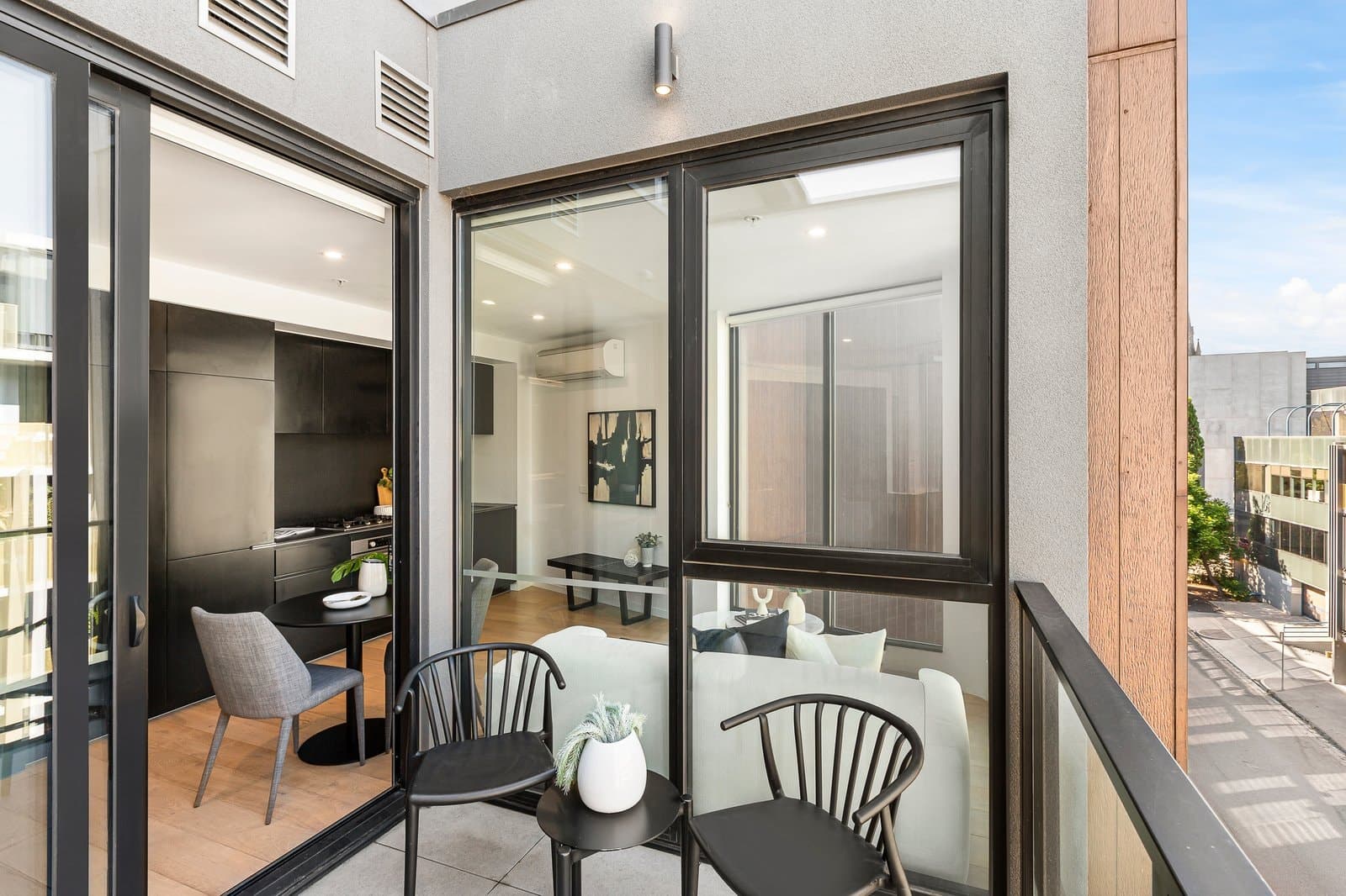305/17 Lynch Street, Hawthorn - Thumbnail 2
