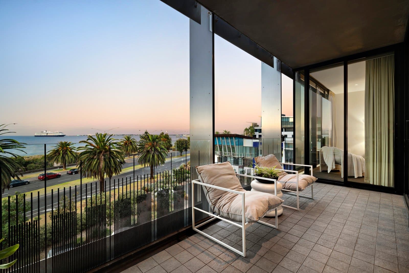 6/2 Esplanade East, Port Melbourne - Thumbnail 2