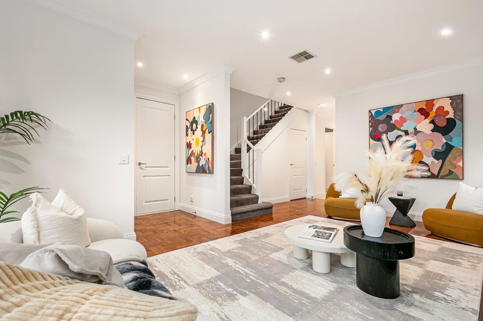 41 Halstead Street, Caulfield North - Thumbnail 2