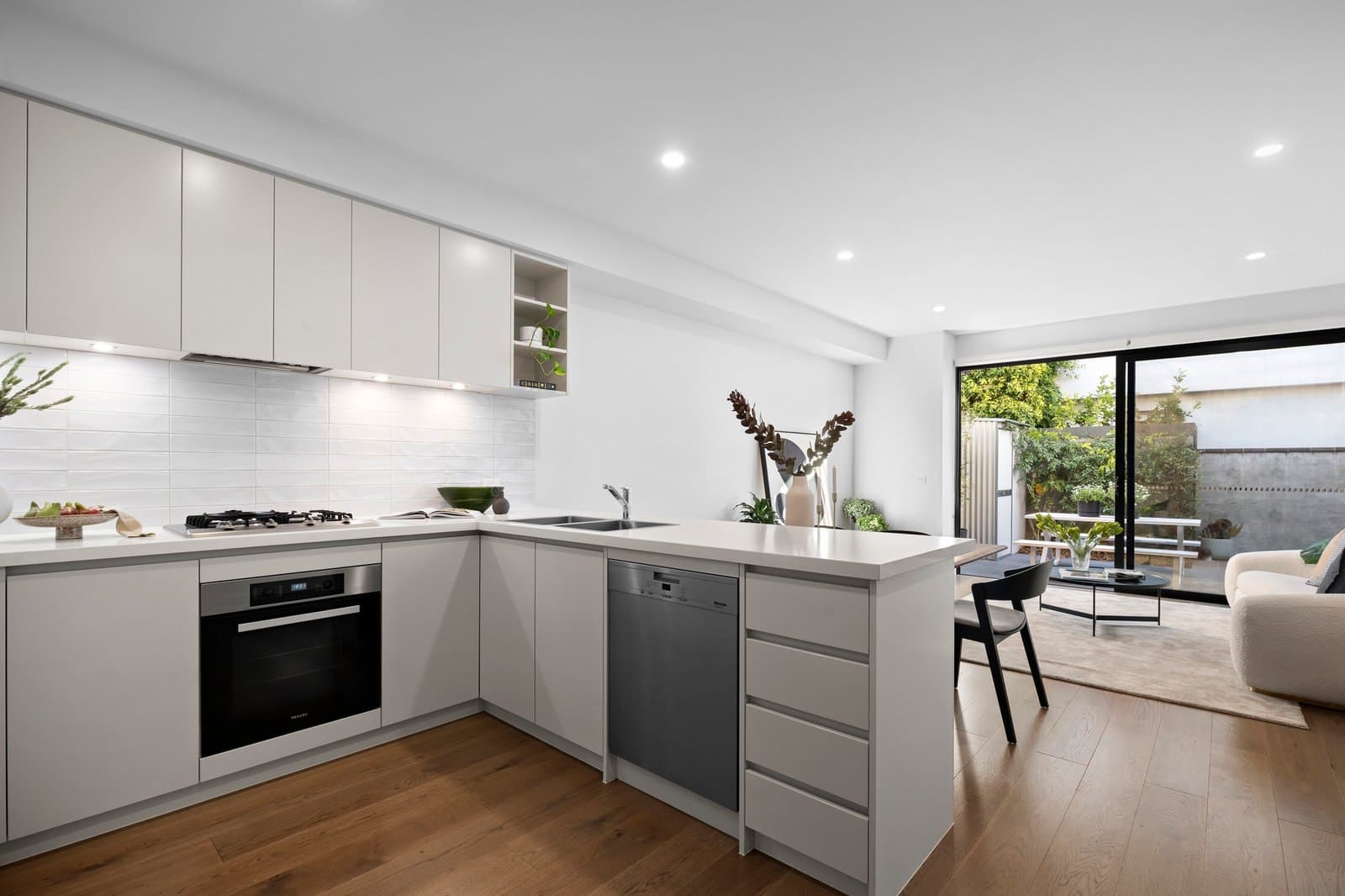 53 Bridge Street, Port Melbourne - Thumbnail 3