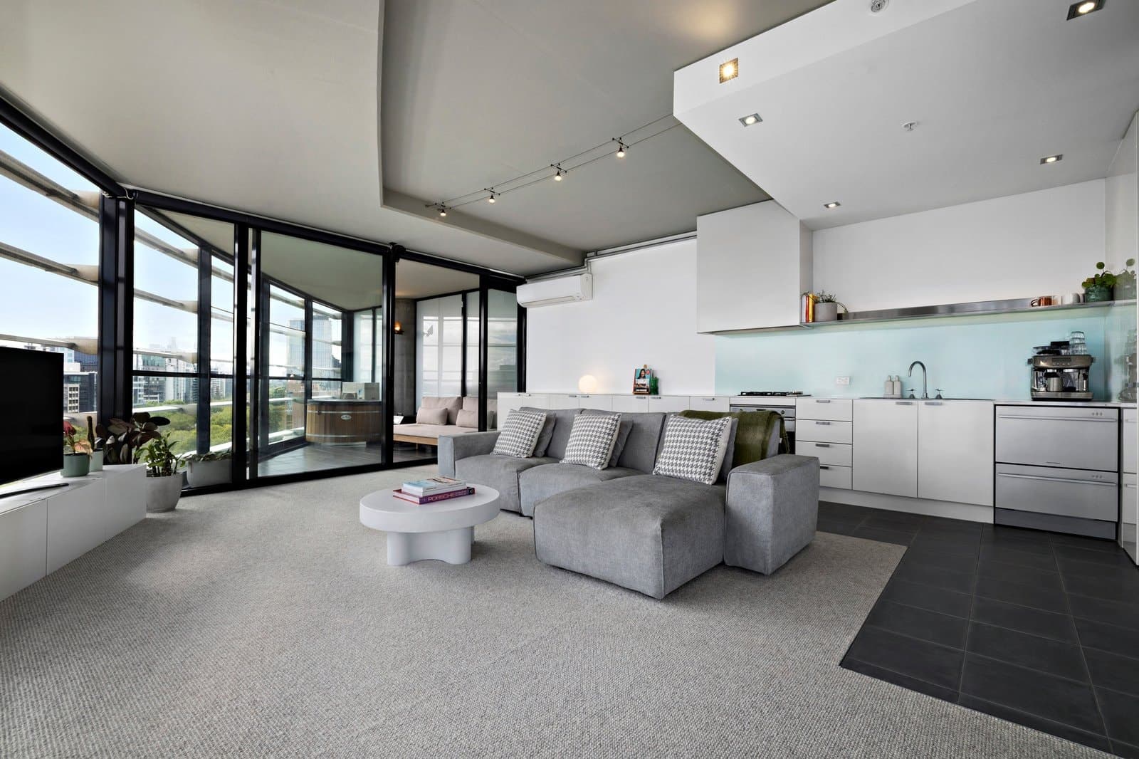 9A/635 St Kilda Road, Melbourne - Thumbnail 2
