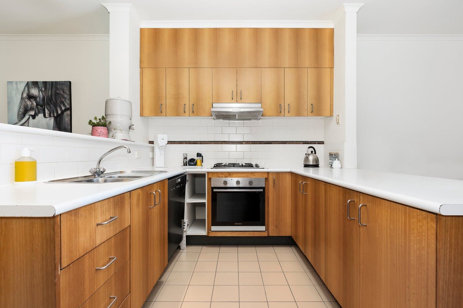 186 Wiltshire Drive, Kew - Thumbnail 2