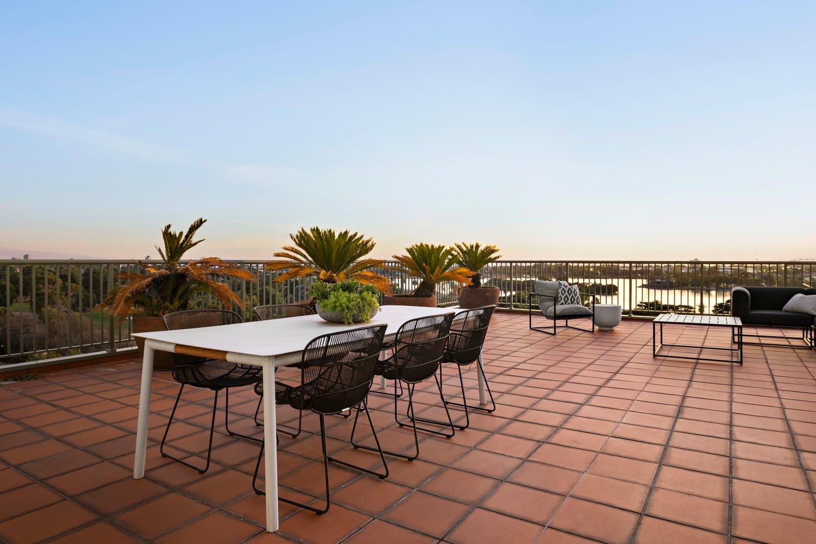 1002/15 Queens Road, Melbourne - Thumbnail 2