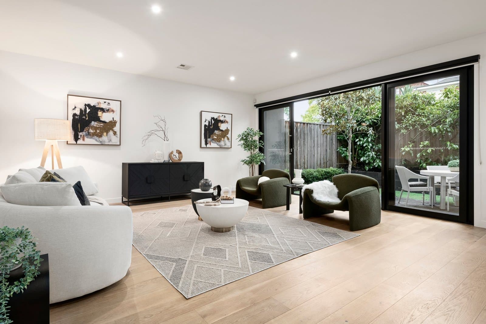 6 Ellsworth Crescent, Camberwell - Thumbnail 3