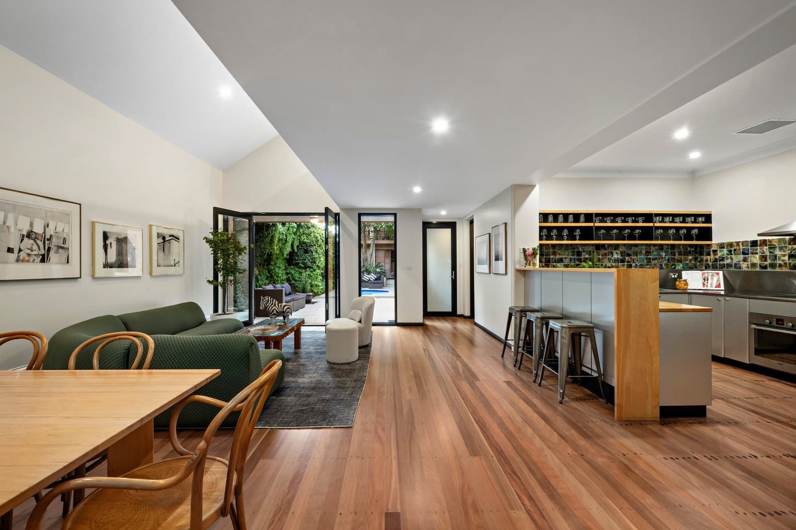 30 Robe Street, St Kilda - Thumbnail 2