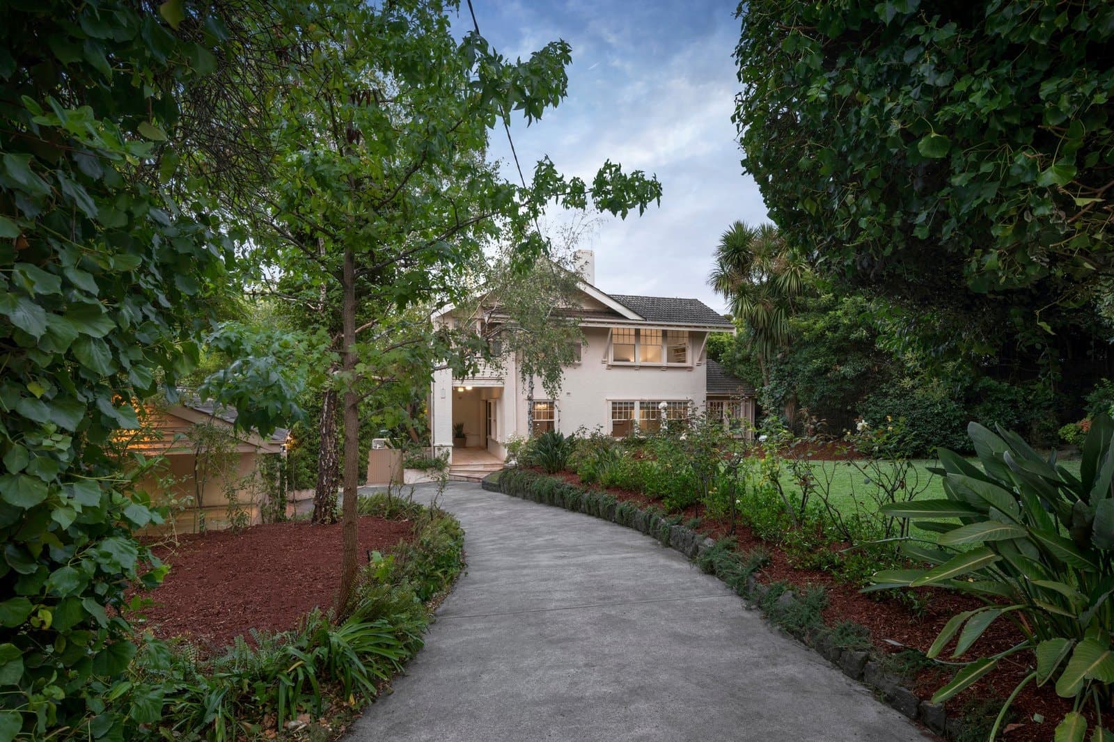 6 Macquarie Road, Toorak - Thumbnail 2