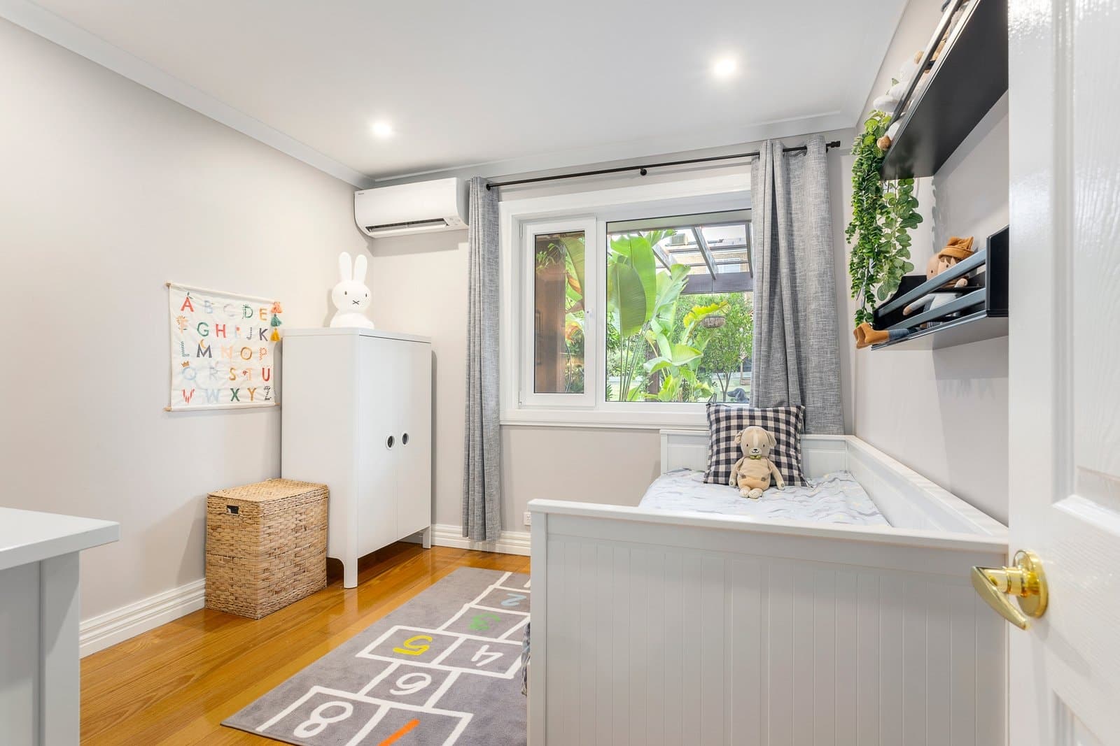 22 Jolie Vue Road, Balwyn North - Thumbnail 8