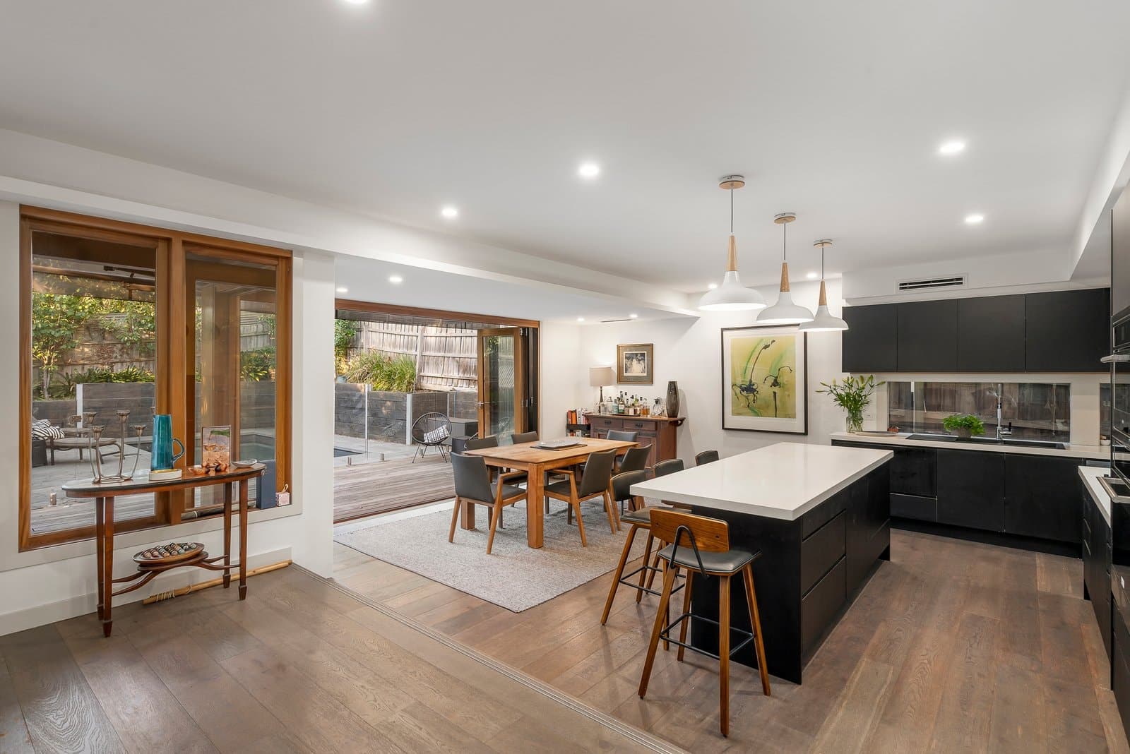 1 Allie Street, Surrey Hills - Thumbnail 2