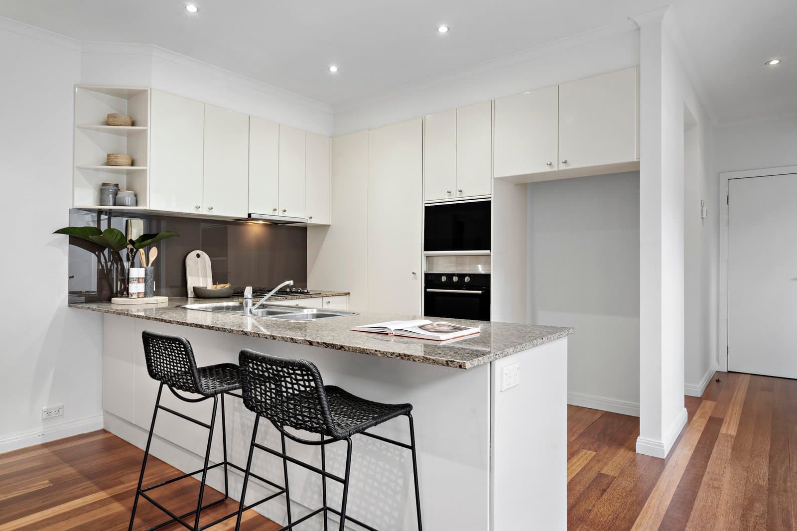6 The Cove, Port Melbourne - Thumbnail 4
