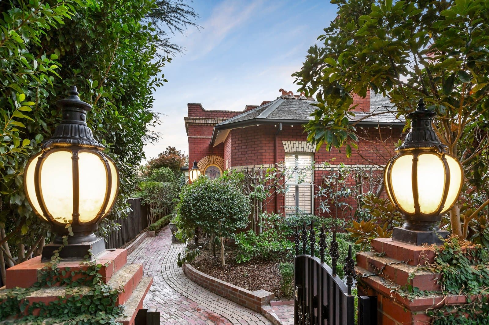 7 Barrington Avenue, Kew - Image 1