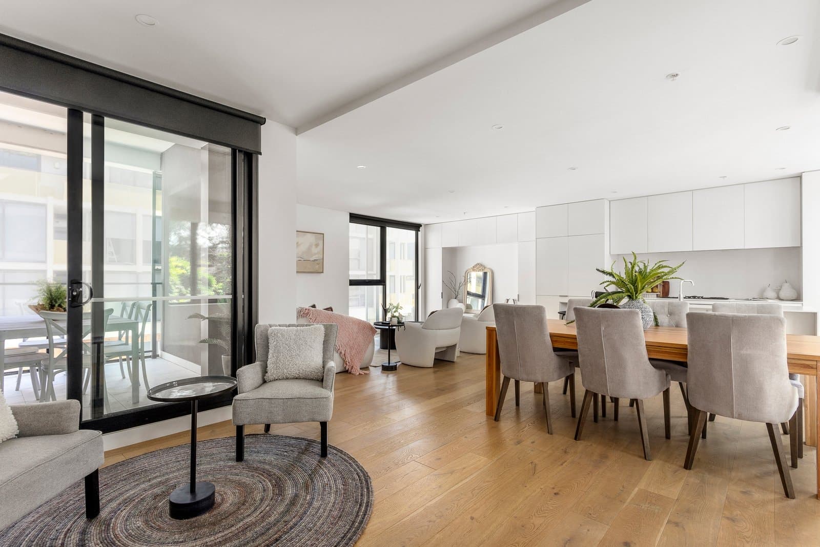 106/17 Lynch Street, Hawthorn - Thumbnail 2