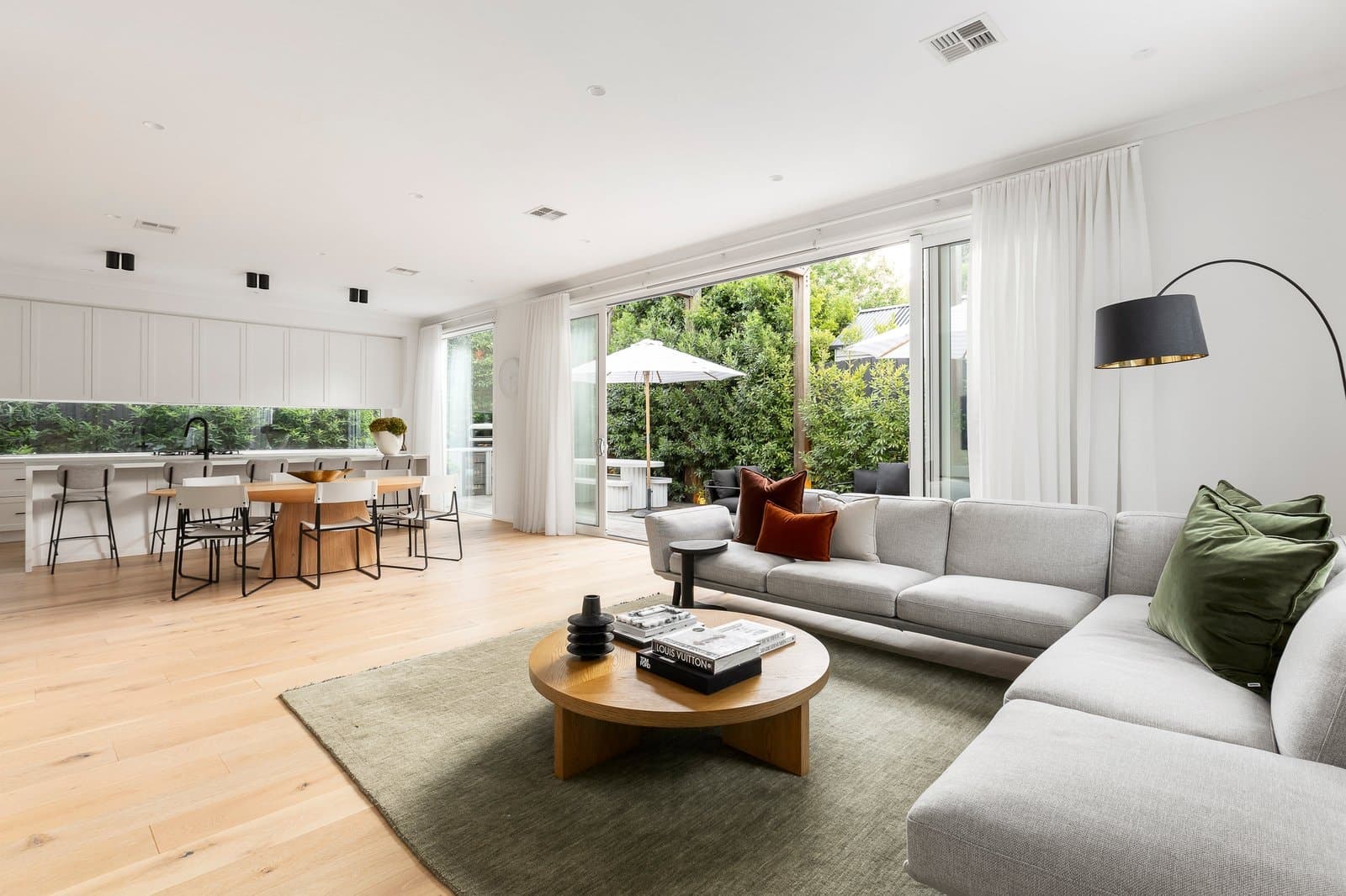 7 Robinson Road, Surrey Hills - Thumbnail 3