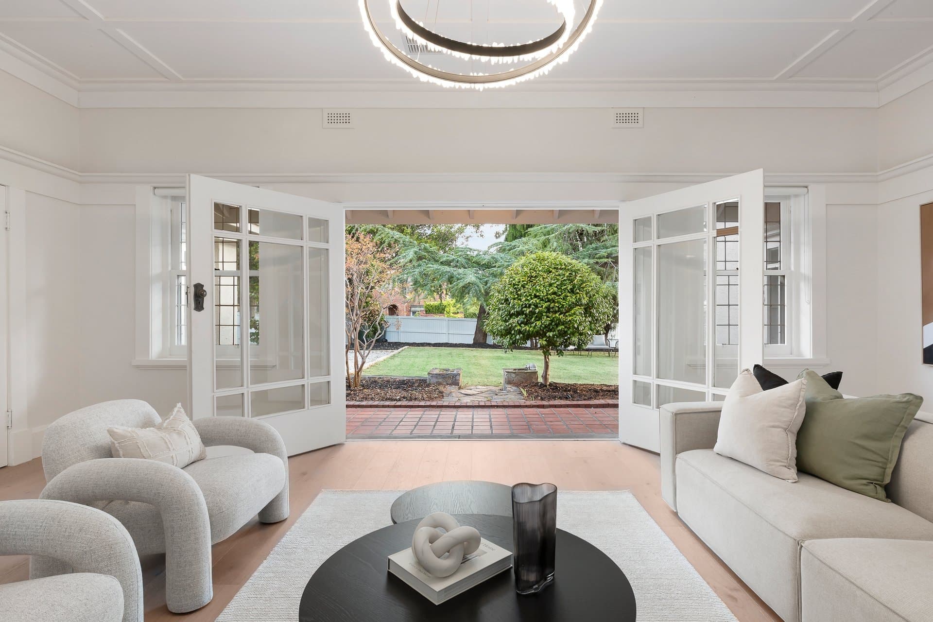 9 Canterbury Road, Canterbury - Thumbnail 2