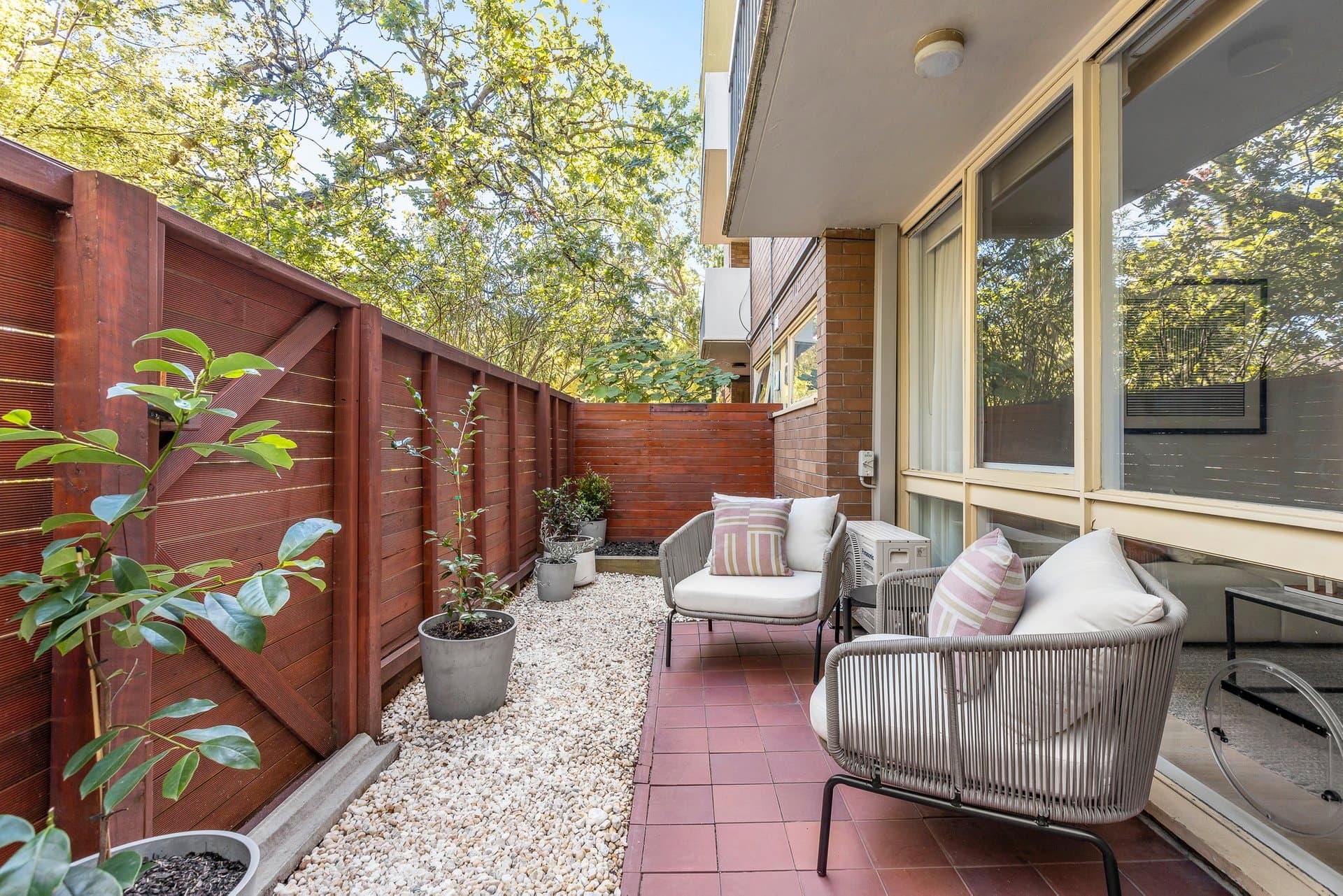 2/49a Denbigh Road, Armadale - Thumbnail 2