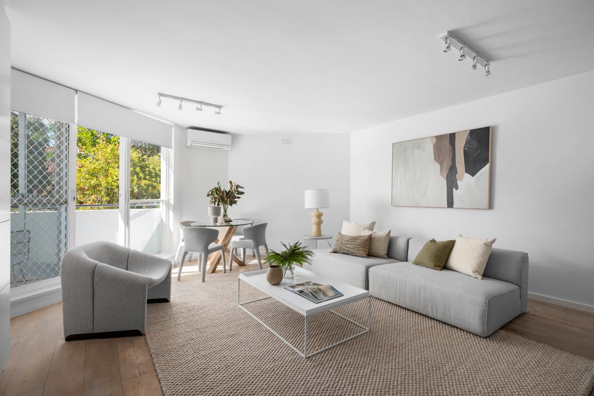 3/43-44 Marine Parade, St Kilda - Thumbnail 2