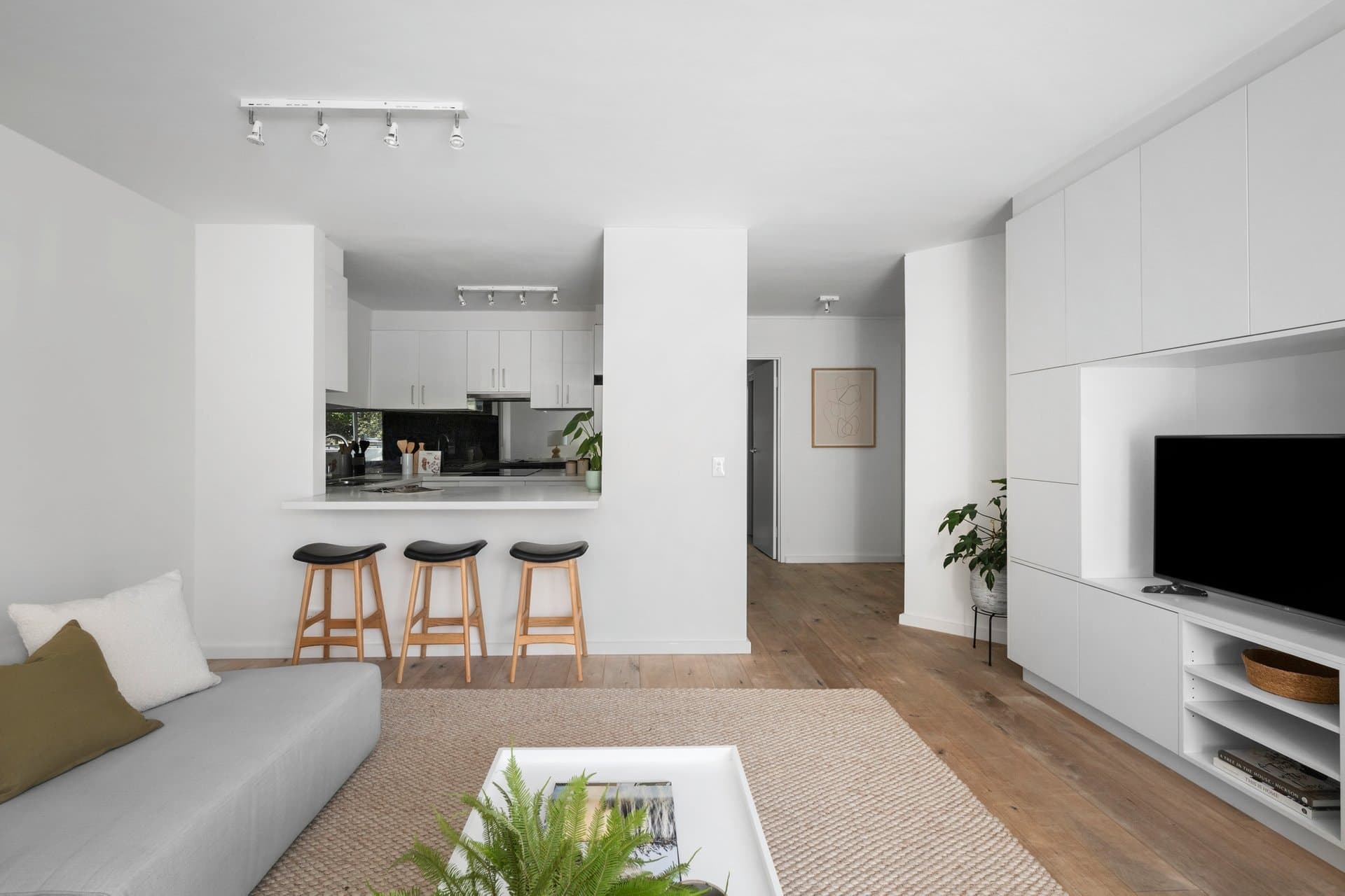 3/43-44 Marine Parade, St Kilda - Thumbnail 3