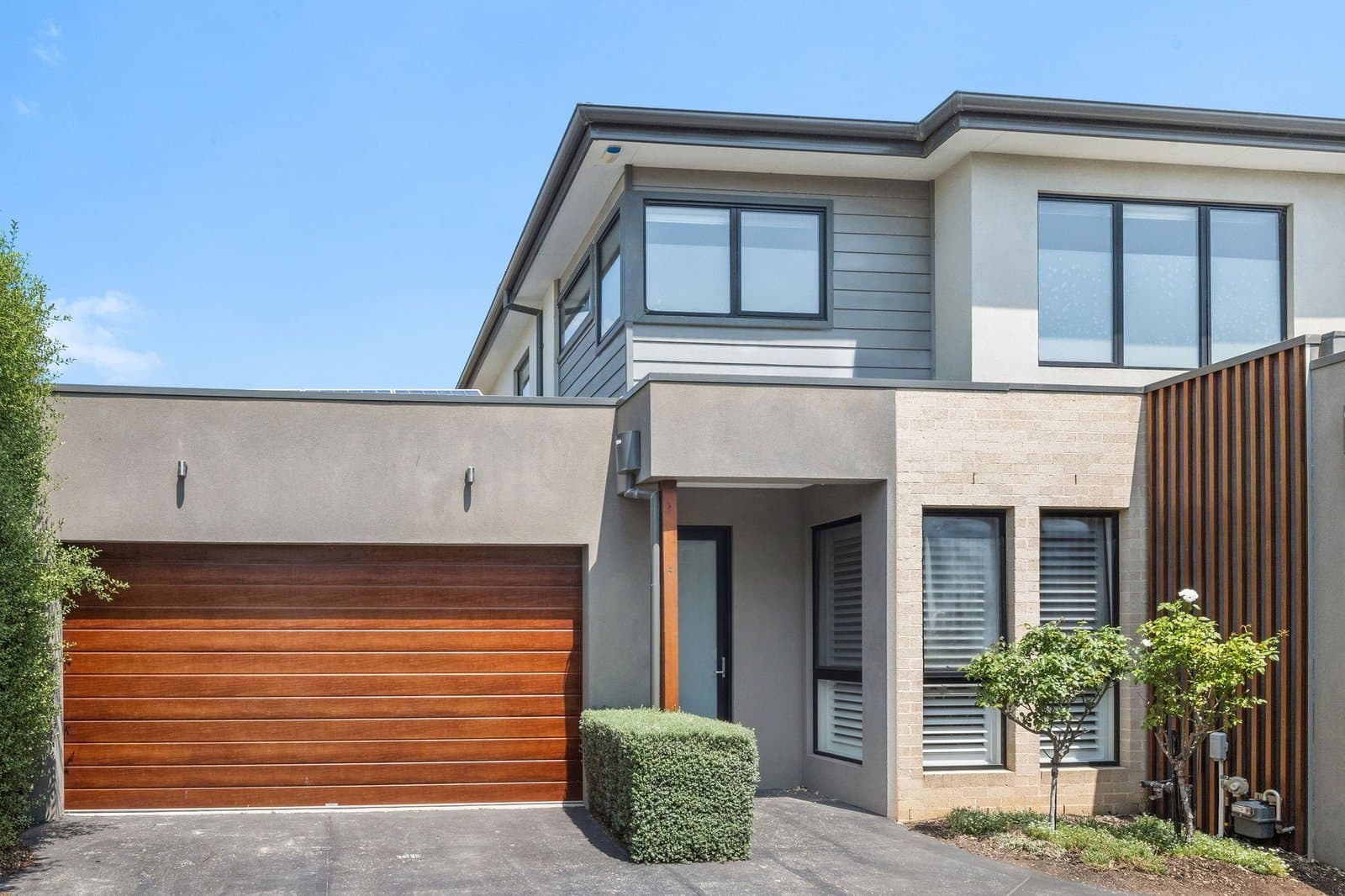 4/24 Van Ness Avenue, Mornington - Image 1