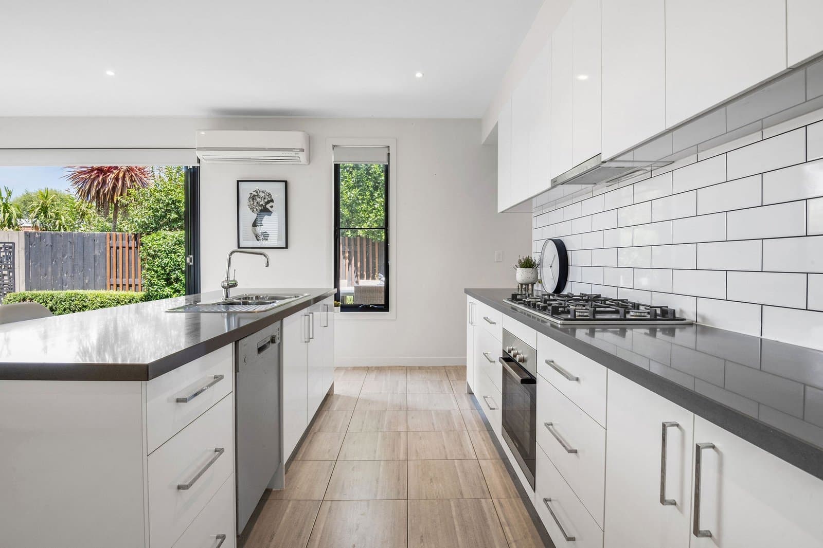 4/24 Van Ness Avenue, Mornington - Thumbnail 2