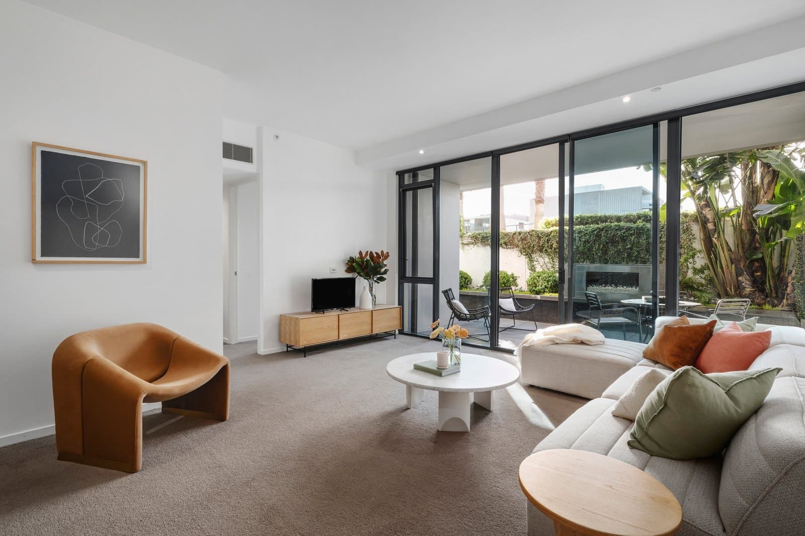 27/2 Esplanade West, Port Melbourne - Image 1