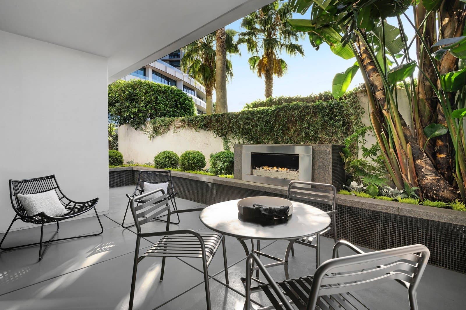 27/2 Esplanade West, Port Melbourne - Thumbnail 2