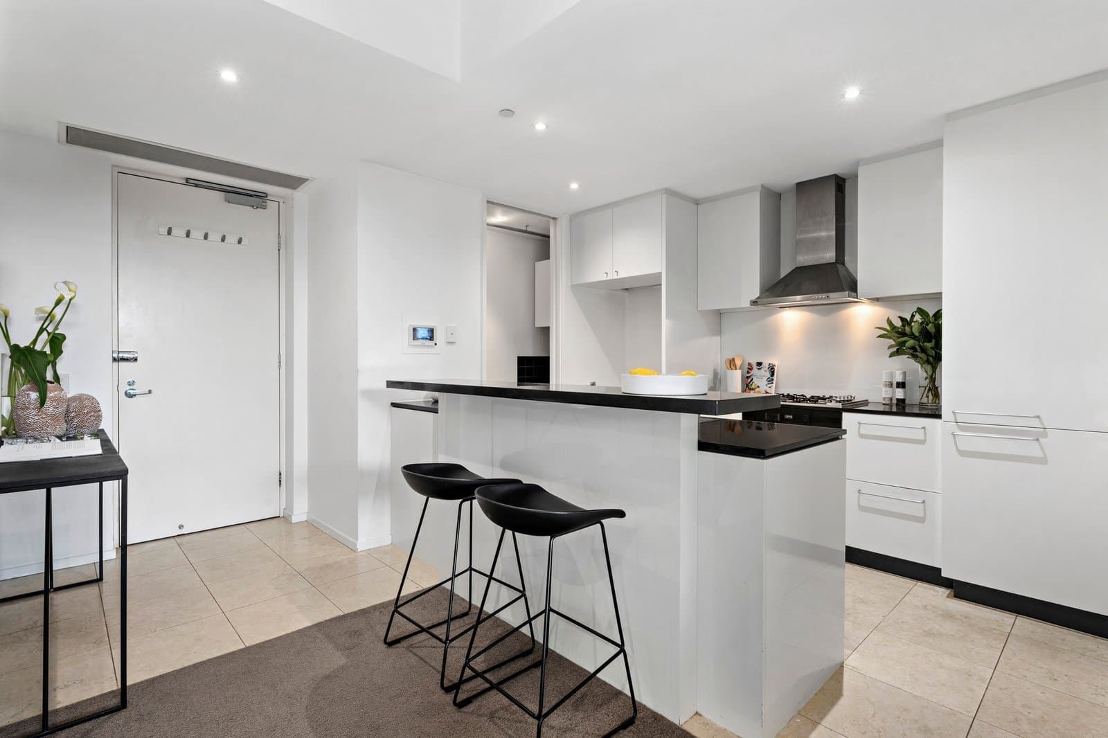 27/2 Esplanade West, Port Melbourne - Thumbnail 4
