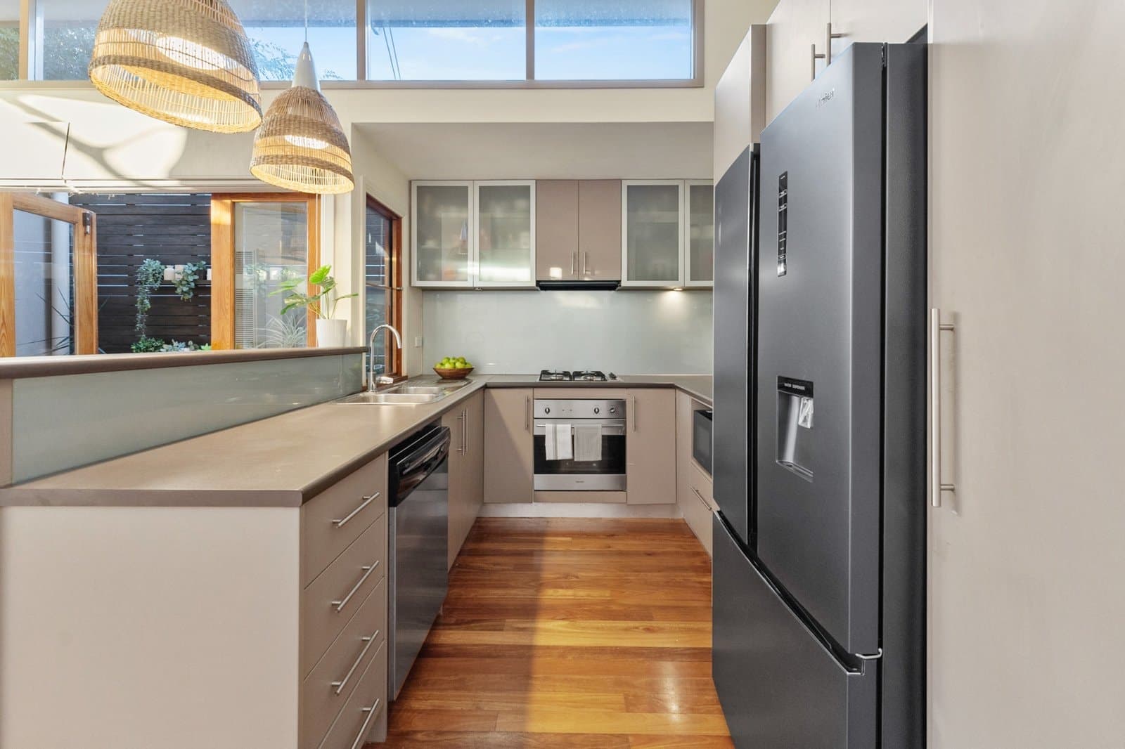 7 Somerset Place, Windsor - Thumbnail 2