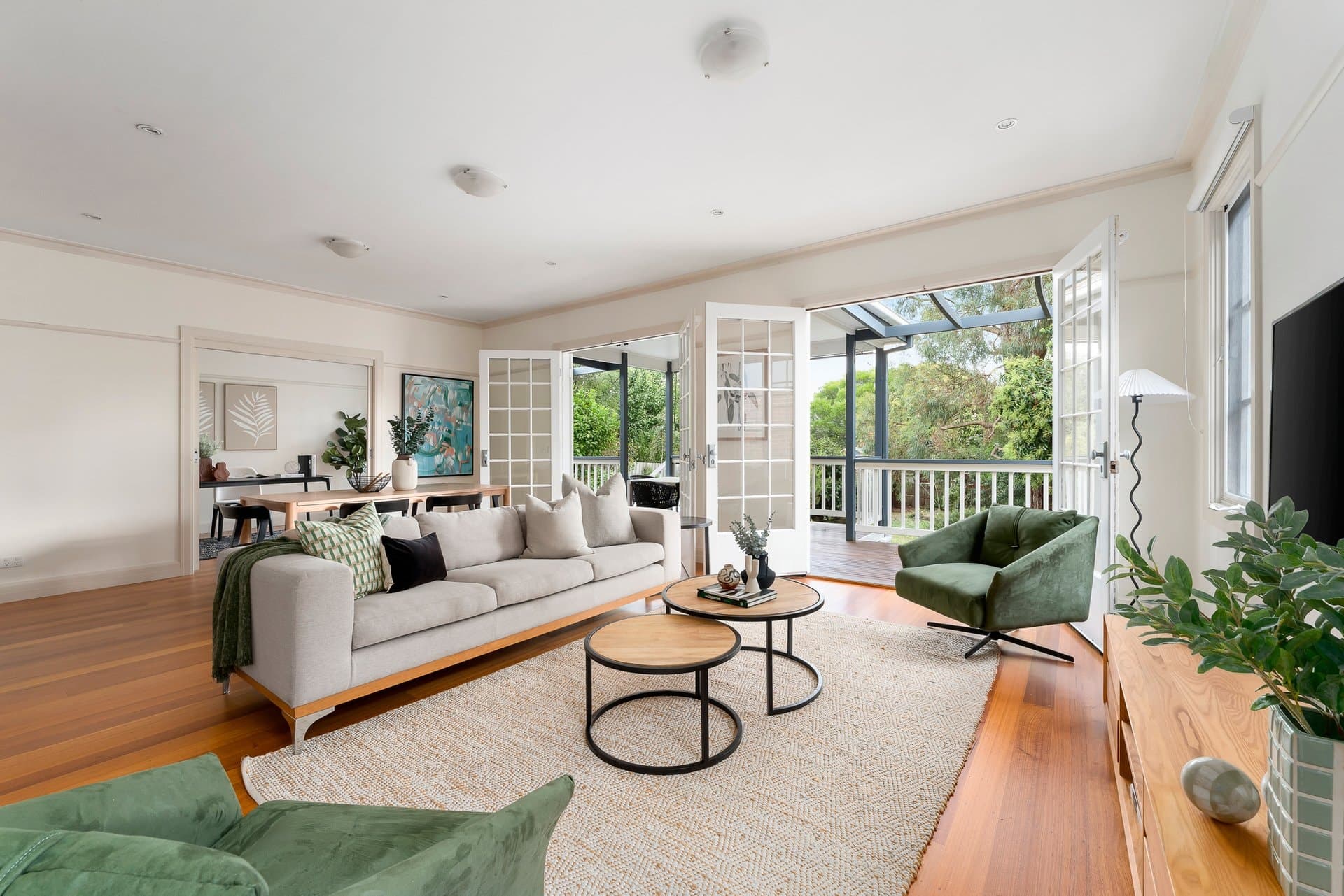 7 Sutton Parade, Mont Albert North - Thumbnail 2