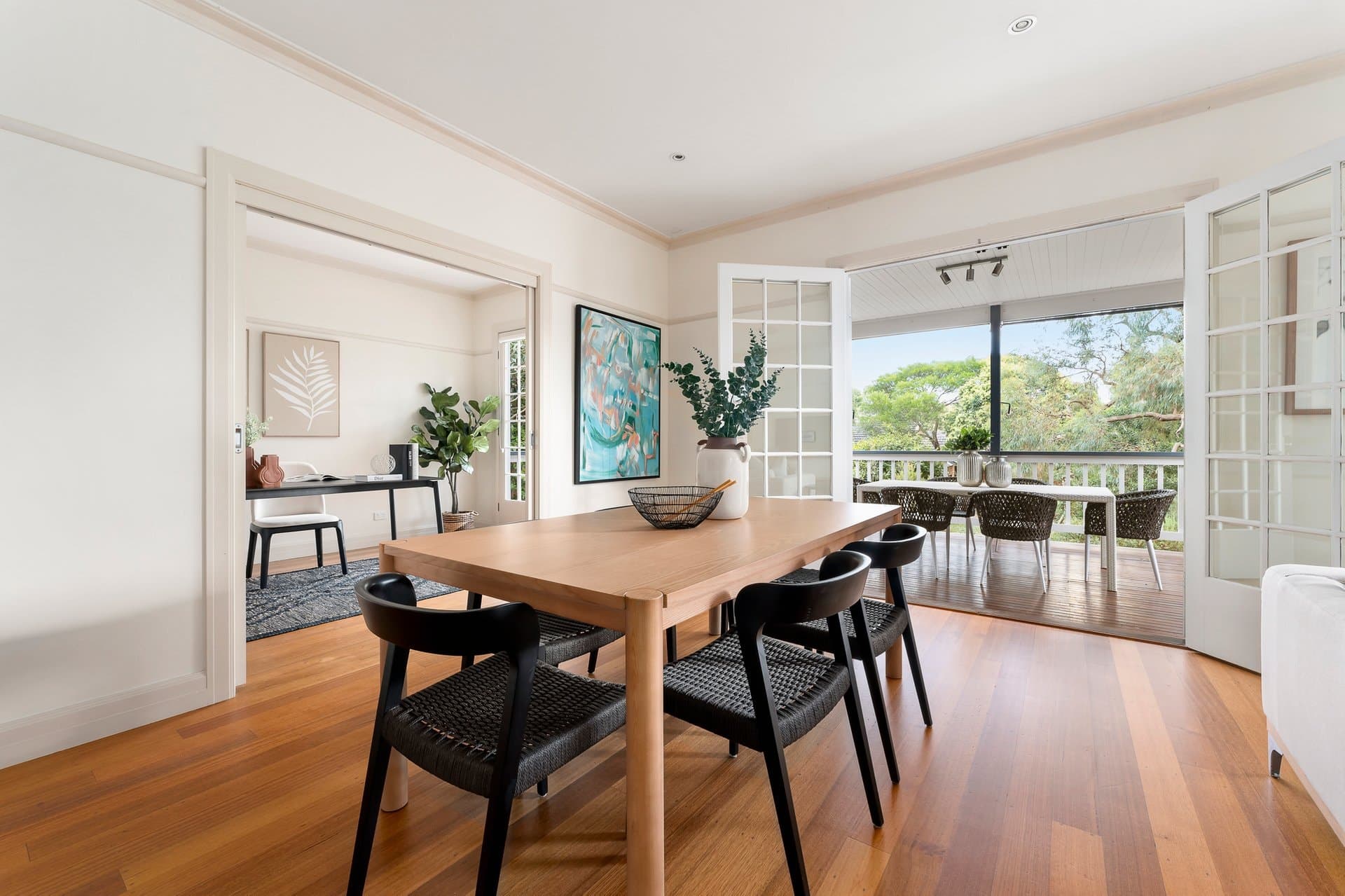 7 Sutton Parade, Mont Albert North - Thumbnail 3