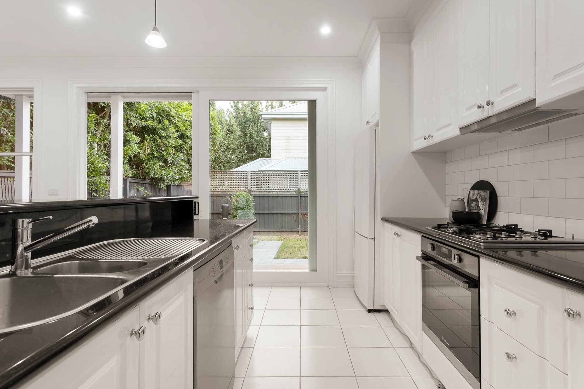 8 Bowler Street, Hawthorn East - Thumbnail 3