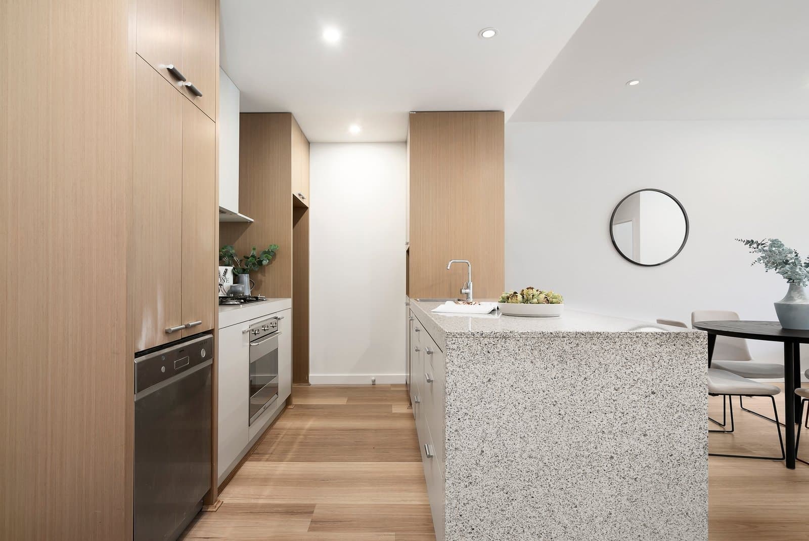 102/334 Toorak Road, South Yarra - Thumbnail 2