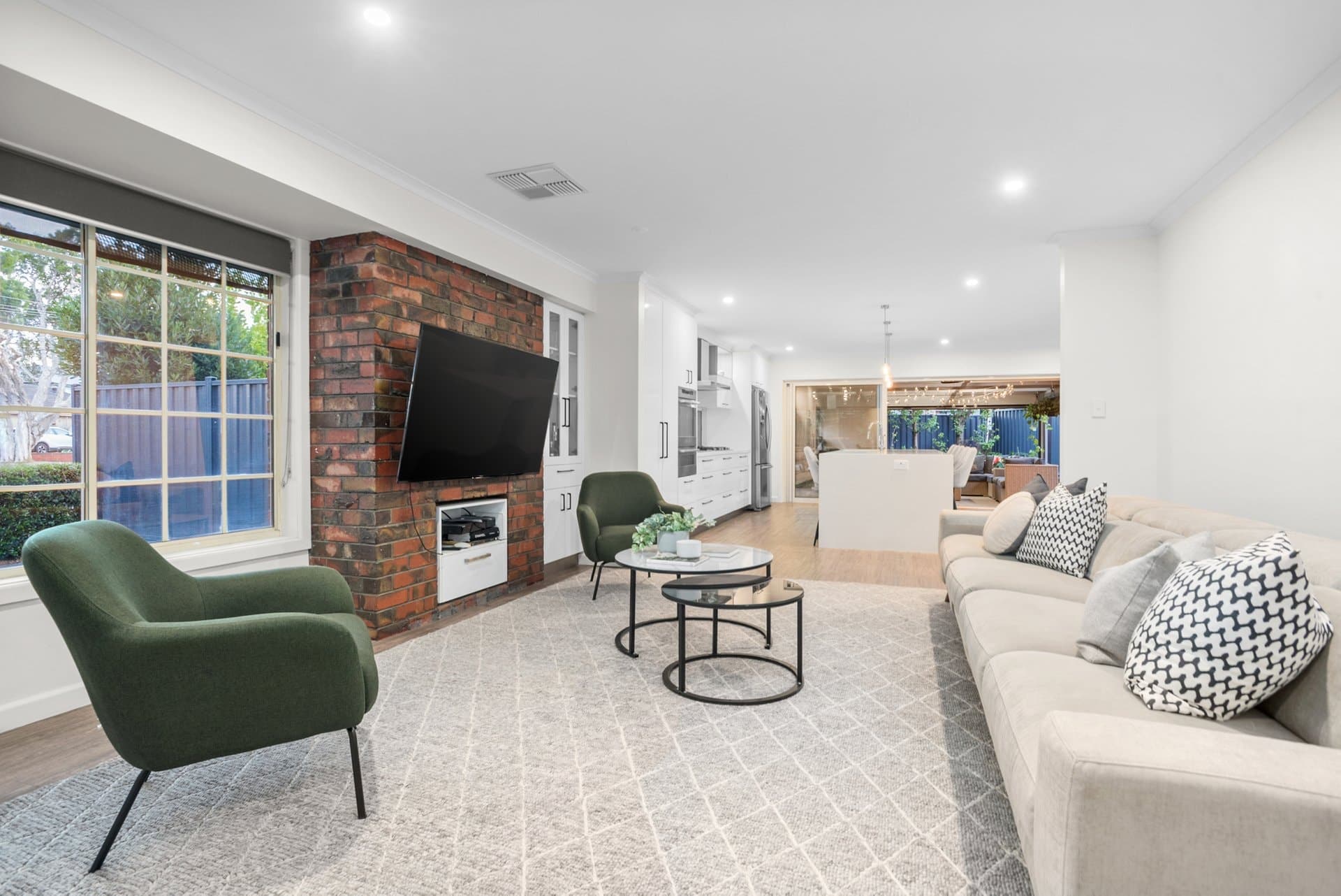 8 Hibiscus Avenue, Cheltenham - Thumbnail 2