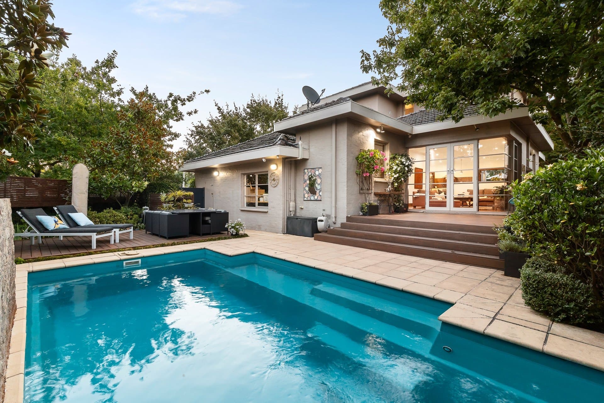 87 Victoria Crescent, Mont Albert - Thumbnail 2