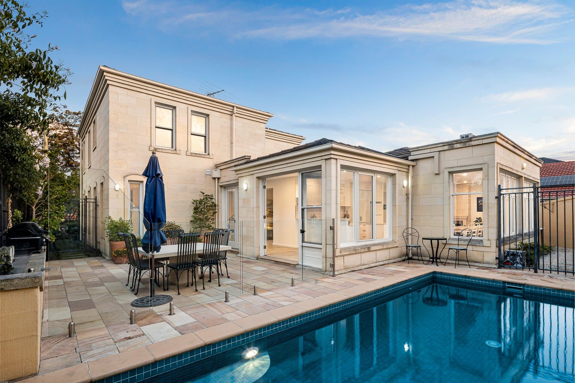 1/2 Clifton Grove, Hawthorn East - Thumbnail 2